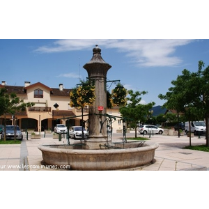 Le Village ( Fontaine )