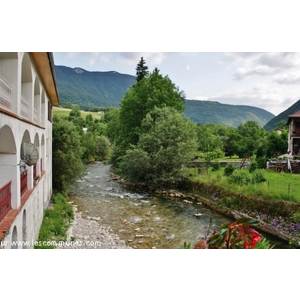 Je Traverse le Village