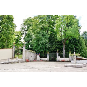 La Commune ( Entrée du Château )