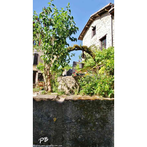 Le Village ( Le Puits )