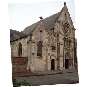 église St Montain de La Fère,  bâtie de 1052 à 1099 par Elinaud, évêque de Laon. 