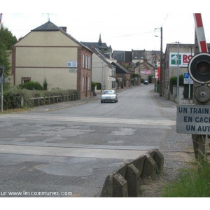 Du PN104 et de la gare vers le centre ville de Montcornet