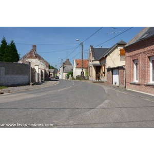 Rue Hauteville avec sa pompe à incendie  à main