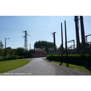 Le transformateur EDF et le café du village