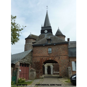 L entrée vers l église