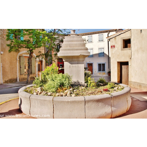 Le Village ( Fontaine )