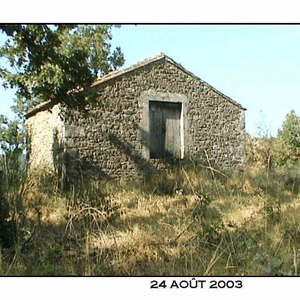 bergerie de gardette en bordure de route entre saint xist et larbussel