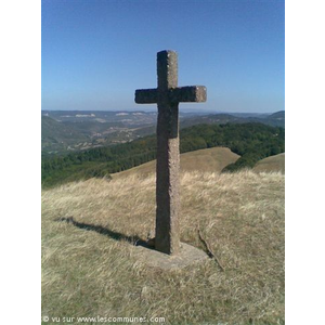 la croix du ceré pointu à saint julien