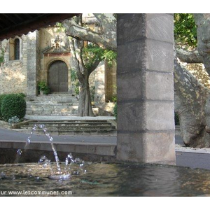 l église et la fontaine