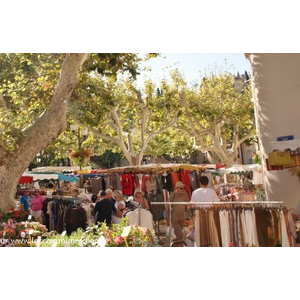 La Ville ( jour de marché )