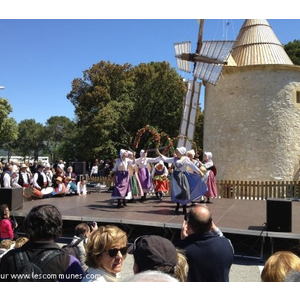 Danses locales. Inauguration du Moulin de Lambesc
