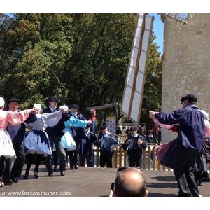 Inauguration du Moulin de Lambesc : Chants et dans...