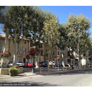 Place GAMBETTA à Saint Cannat