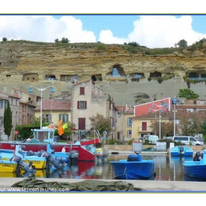 le port du Pertuis- le Baou en toile de fonds
