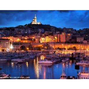 Photo de la Ville de Marseille avec au loin la bonne mère