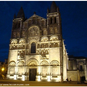 cathédrale de nuit en aout