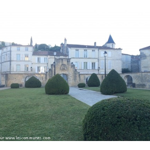 Entree du Square Andre MAUDET a SAINTES