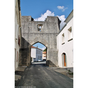 Porte St Pierre ( 14 Em Siècle )