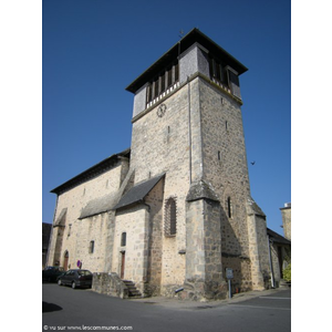 L'église le clocher du 13ème siècle