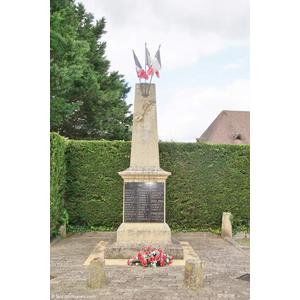 le  monument aux morts