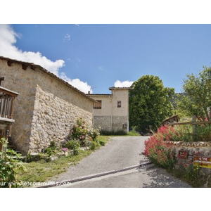 montlahuc communes bellegarde en dois 26470) le Village 