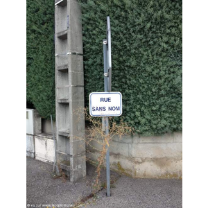 Une rue ... sans nom à St marcel les Valence