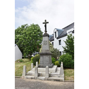 le monument aux morts