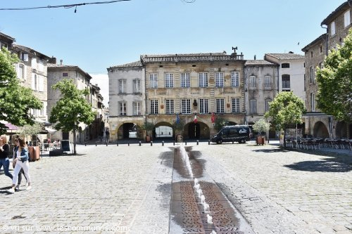 Mairie Et Office De Tourisme Bagnols Sur Ceze 30200 Fr