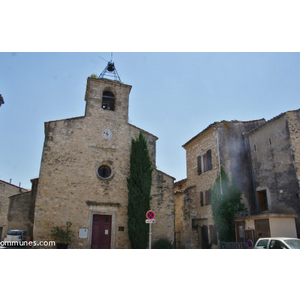 le village avec église Sainte Agathe