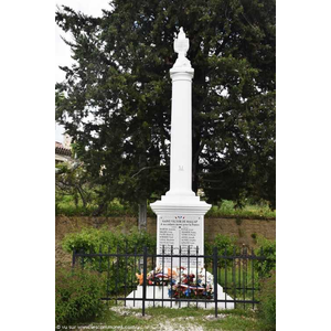 le Monumlent Aux Morts 