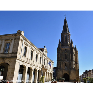 la Mairie et église Notre Dame 