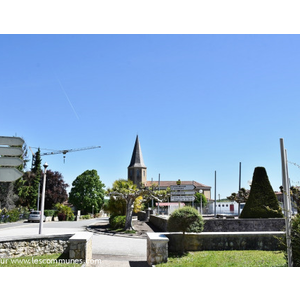 le Village et église Notre Dame 