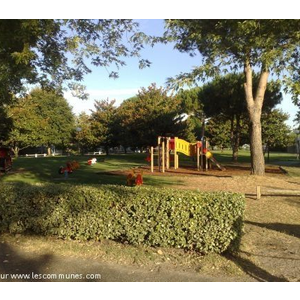le parc pour enfant derriere la gare