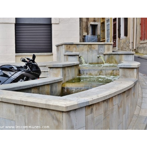 Le Village ( Fontaine )