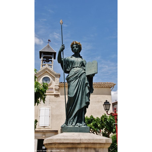 Statue Place de l Hotel-de-Ville