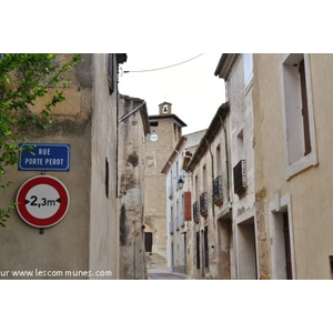 Le Village ( au fond l église Notre-Dame de Pitié )