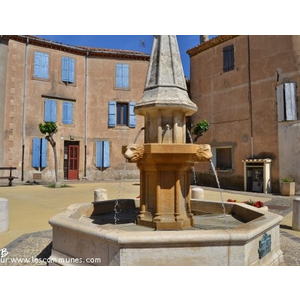 Le Village ( Fontaine )