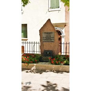 Le Village ( Stèle de la Paix )