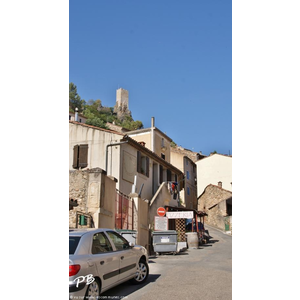 Le Village ( en haut la Tour 10 Em Siècle )