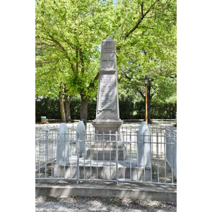 le Monumlent Aux Morts 