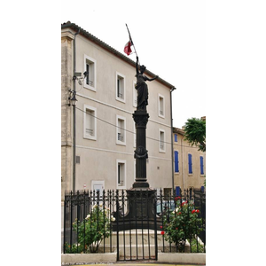 La Ville ( Statue devant la Mairie )