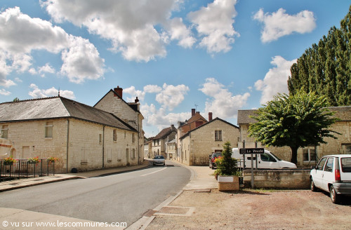 Commune CHAMPIGNY SUR VEUDE Mairie et Office de tourisme FR