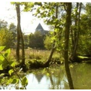 reflets de l église paroissiale Saint-Saturnin da...