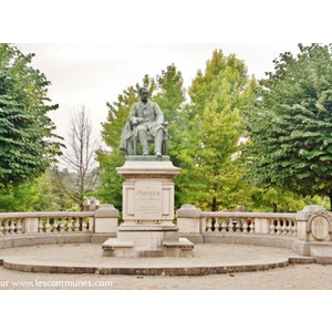 Statue Pasteur