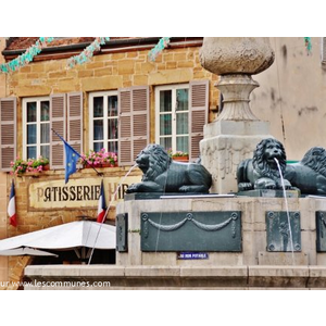 La Commune ( Détail fontaine )