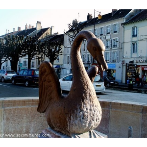 Lons le saunier.Jura.Place au cygne