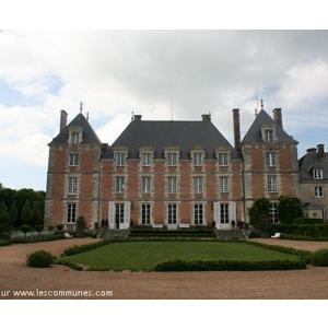 chateau du plessis fortia connu egalement sous le nom du plessis saint amand a huisseau en beauce 41310  