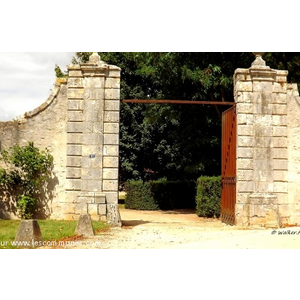 Entrée du Châteaux de Montlivault 