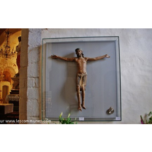 église Ste Marie ( Christ Roman en Bois Polychrome du 12 Em Siècle Classée Monument-Historique )