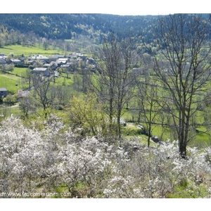 MONEDEYRES VUE DU SUC AU PRINTEMPS